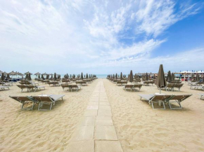 Chess & Beach 786